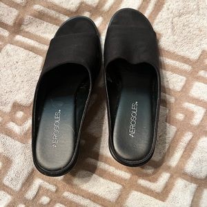 Slip on sandals size 9 Aerosoles